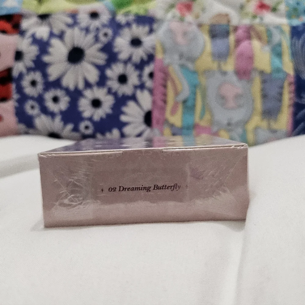 Flower Knows Midsummer Fairytales‎ Velvet Embossed Blush (02 Dreaming Butterfly)